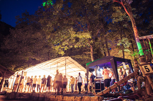 Photo by Hiroshi Maeda