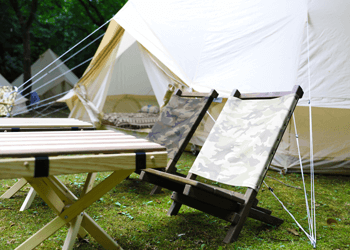 インストラクターがキャンプ道具一式をご用意。テント設営が苦手な方でも、気軽にキャンプを楽しめます。