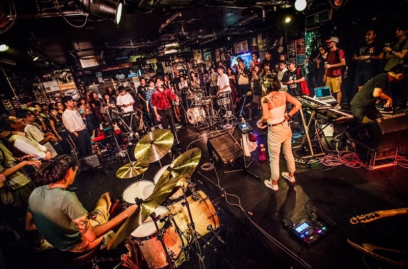 パラシュートセッション『DENIMS × マイア・ヒラサワ』